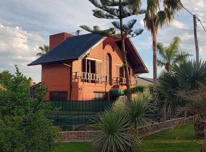 Casa · 130m² · 4 Ambientes · 1 Cochera