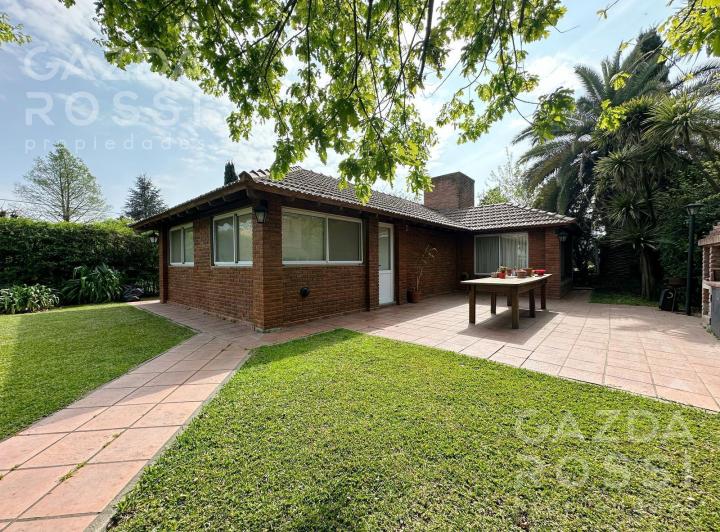 Casa · 596m² · 3 Ambientes · 2 Cocheras