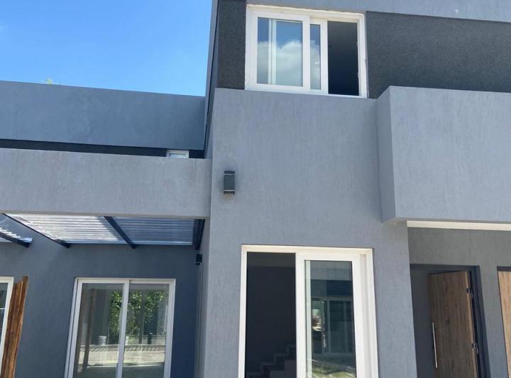 Casa · 105m² · 5 Ambientes · 1 Cochera