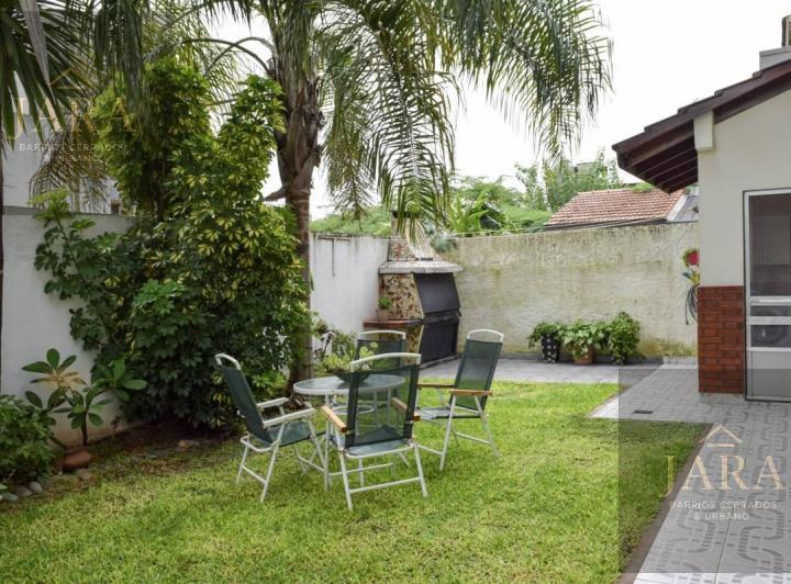 Casa · 180m² · 4 Ambientes · 2 Cocheras