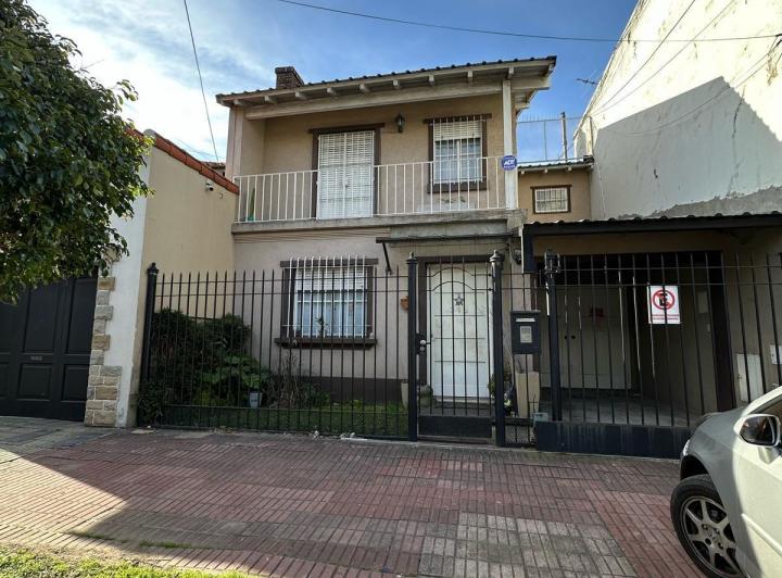 Casa · 145m² · 4 Ambientes · 2 Cocheras