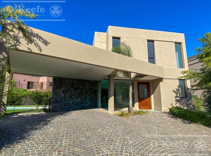 Casa · 227m² · 5 Ambientes · 2 Cocheras