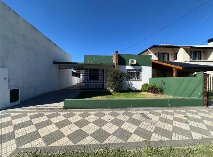 Casa · 115m² · 3 Ambientes · 4 Cocheras