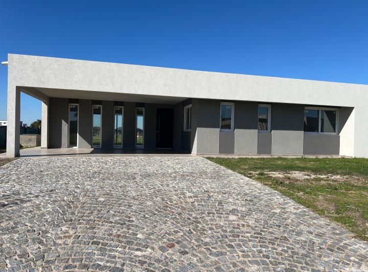 Casa · 190m² · 4 Ambientes · 2 Cocheras