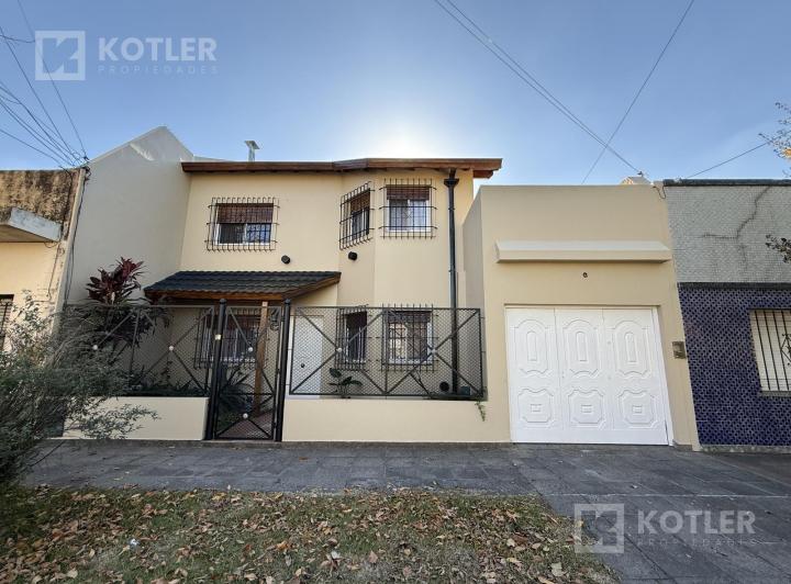 Casa · 165m² · 4 Ambientes · 2 Cocheras
