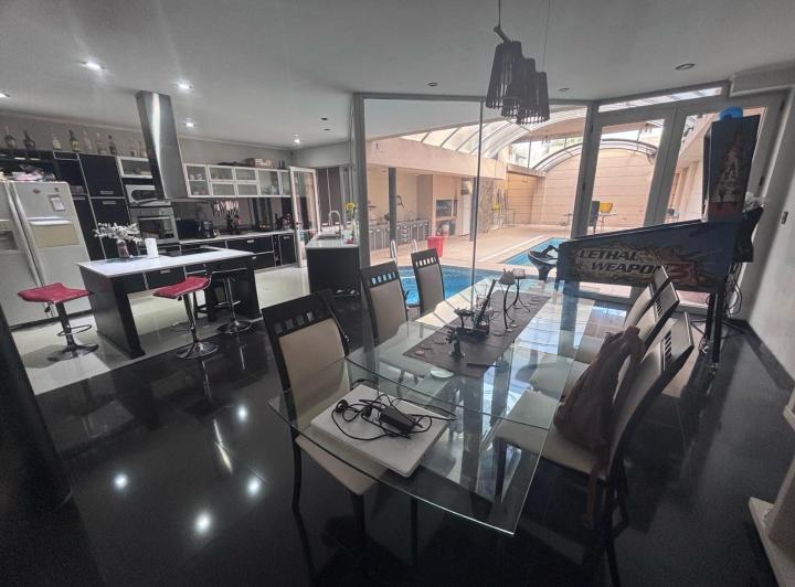 Casa · 286m² · 4 Ambientes · 2 Cocheras
