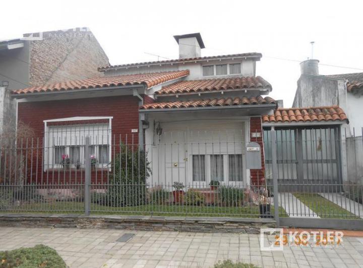 Casa · 300m² · 4 Ambientes