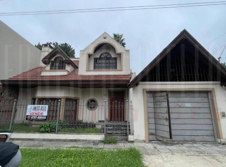 Casa · 300m² · 2 Ambientes · 2 Cocheras