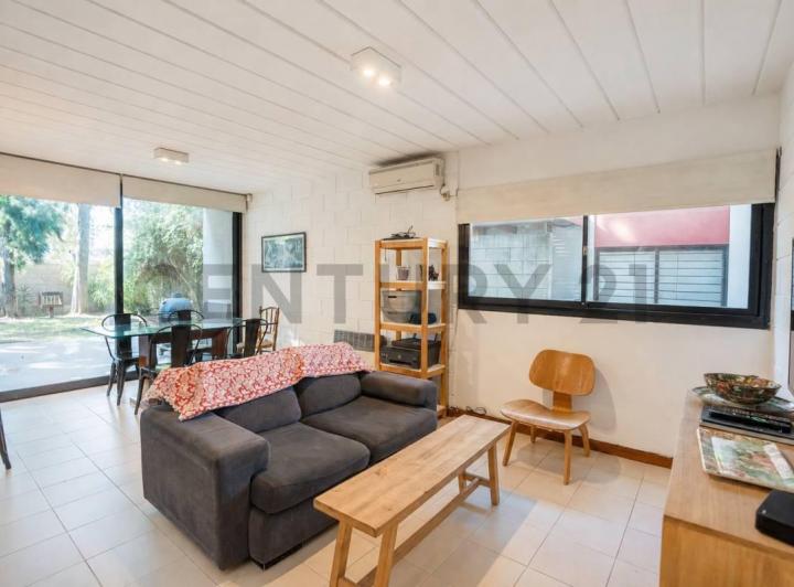 Casa · 70m² · 4 Ambientes · 2 Cocheras