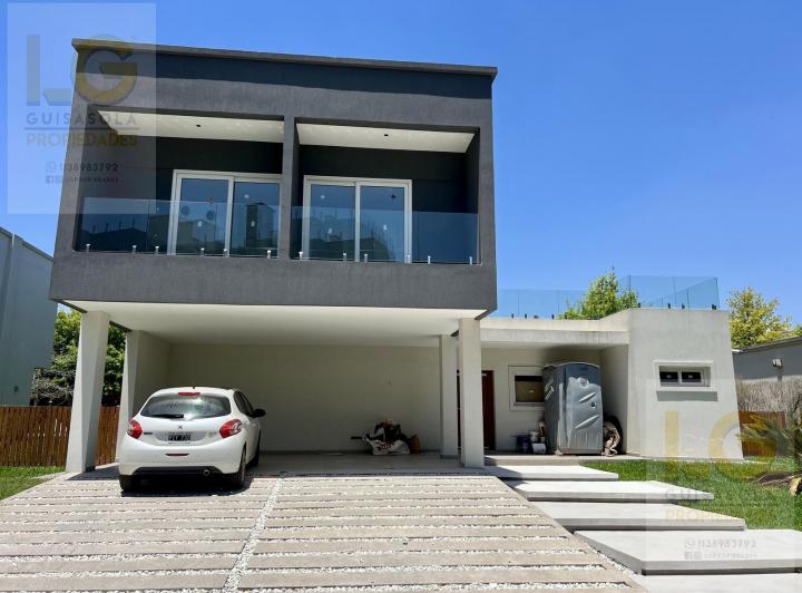 Casa · 204m² · 5 Ambientes · 4 Cocheras
