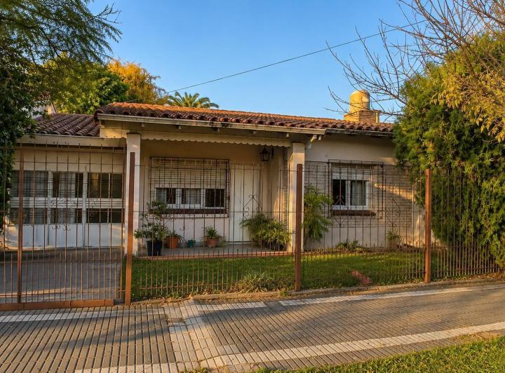 Casa · 70m² · 5 Ambientes · 2 Cocheras