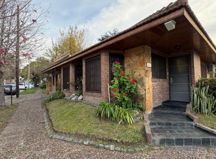 Casa · 95m² · 4 Ambientes · 1 Cochera