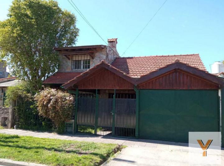 Casa · 80m² · 4 Ambientes · 3 Cocheras