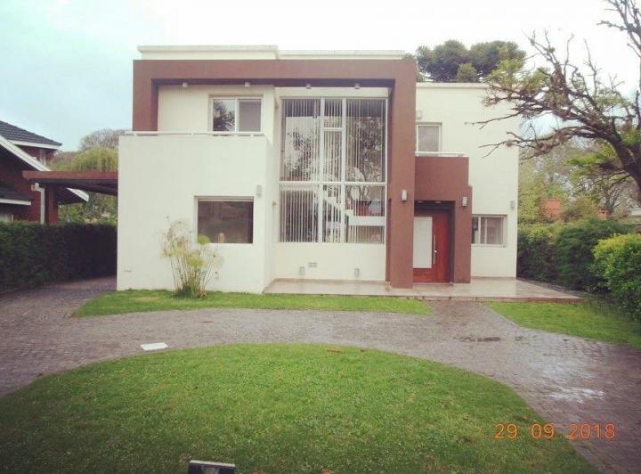 Casa · 195m² · 7 Ambientes · 1 Cochera