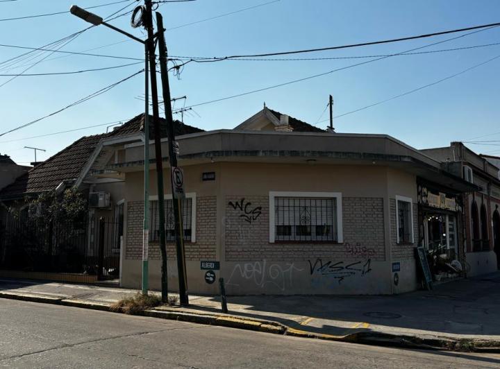 Casa · 250m² · 5 Ambientes · 2 Cocheras