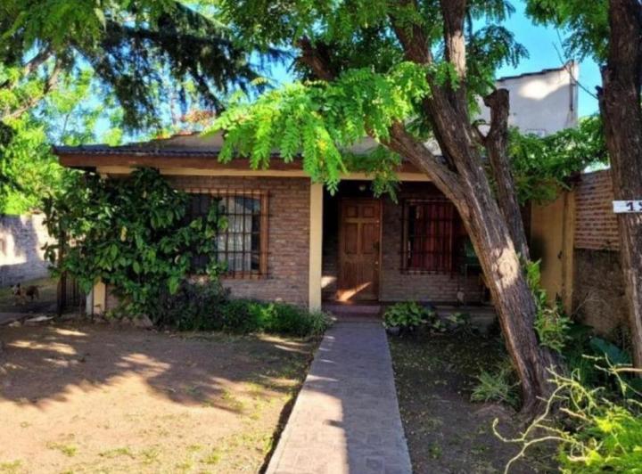 Casa · 100ha · 4 Ambientes · 3 Cocheras