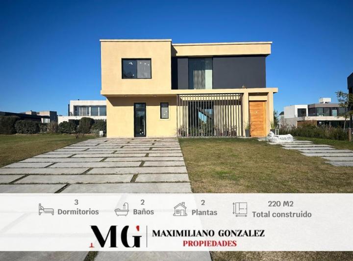 Casa · 220m² · 4 Ambientes · 1 Cochera
