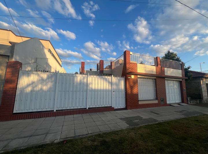 Casa · 100m² · 3 Ambientes · 1 Cochera