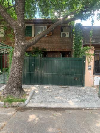 Casa · 4 Ambientes · 1 Cochera