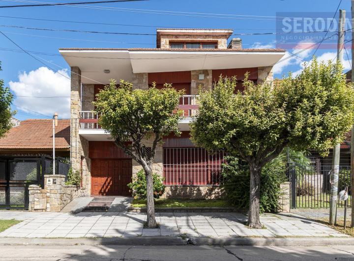 Casa · 317m² · 5 Ambientes · 2 Cocheras