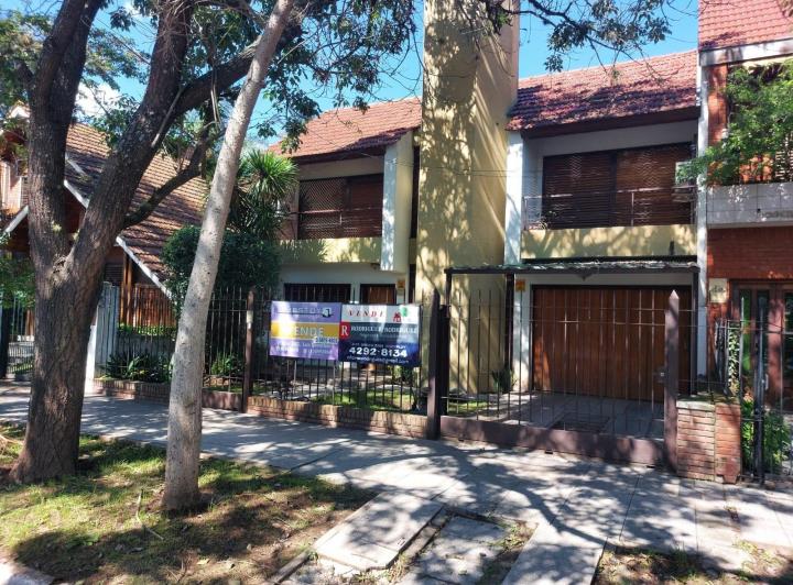 Casa · 196m² · 5 Ambientes · 2 Cocheras