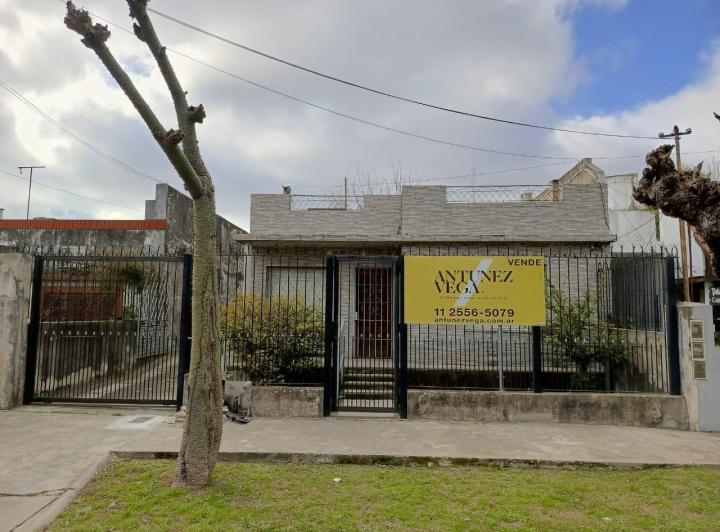 Casa · 100m² · 3 Ambientes · 2 Cocheras