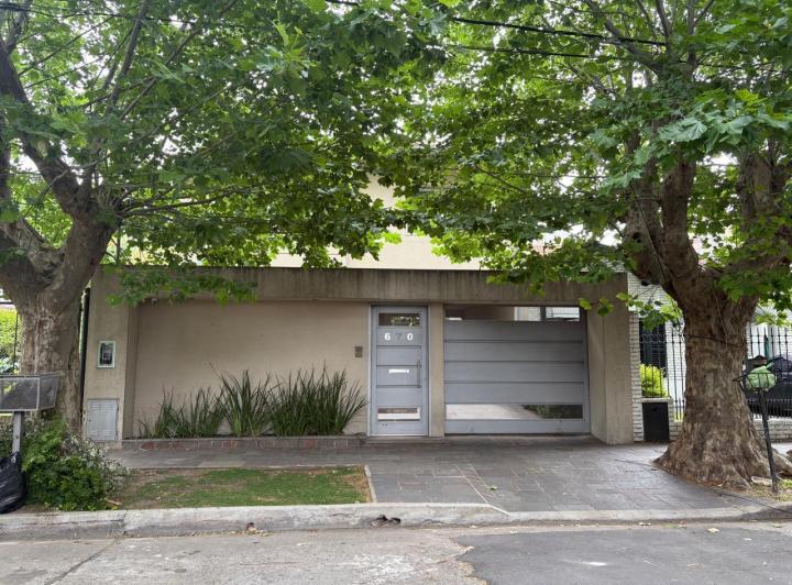 Casa · 124m² · 3 Dormitorios · 2 Cocheras