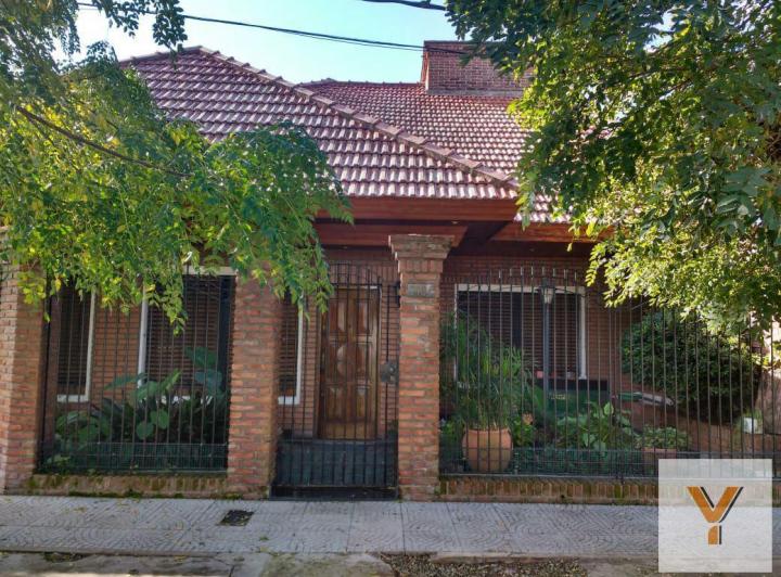 Casa · 170m² · 5 Ambientes · 2 Cocheras