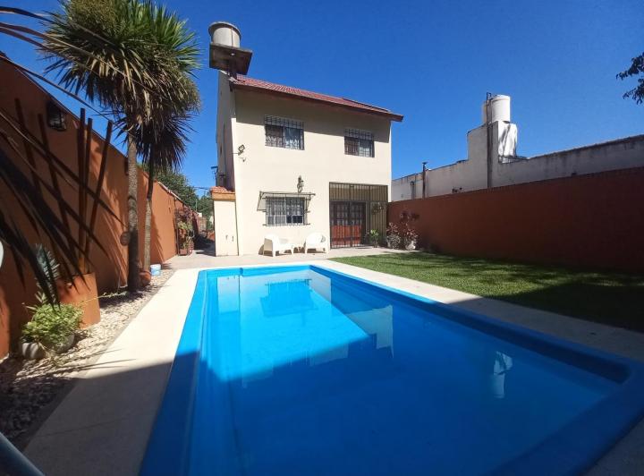 Casa · 172m² · 4 Ambientes · 3 Cocheras