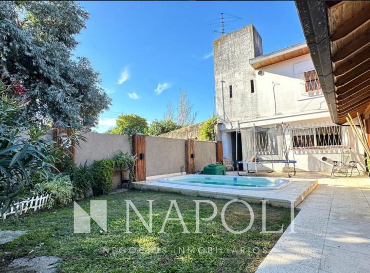 Casa · 215m² · 4 Ambientes · 2 Cocheras