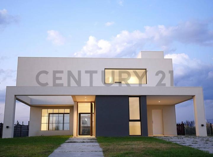 Casa · 171m² · 4 Ambientes · 2 Cocheras