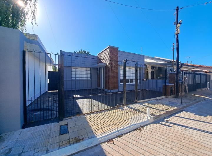 Casa · 1m² · 4 Ambientes · 2 Cocheras