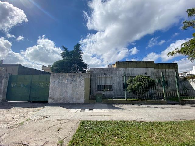 Casa · 80m² · 5 Ambientes · 1 Cochera