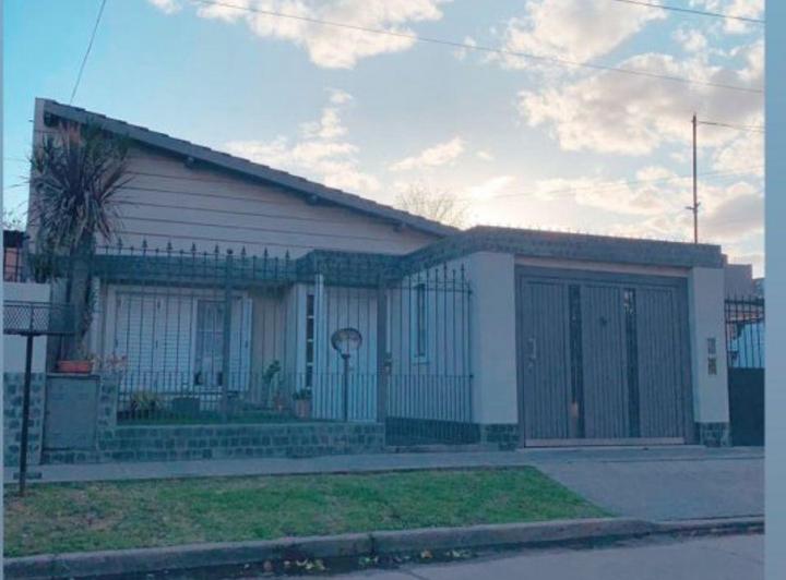 Casa · 200m² · 4 Ambientes · 1 Cochera