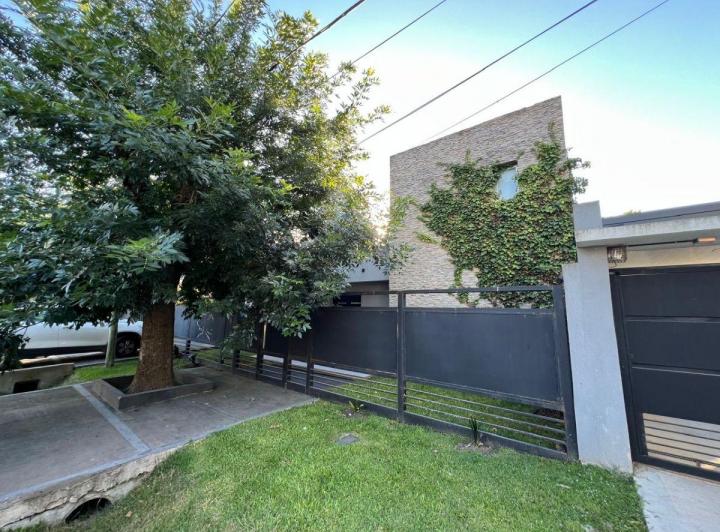 Casa · 177m² · 3 Ambientes · 1 Cochera
