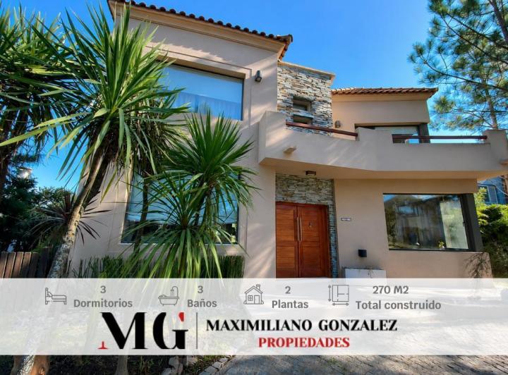 Casa · 270m² · 4 Ambientes · 2 Cocheras