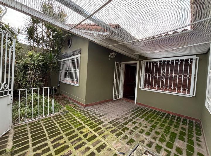 Casa · 140m² · 3 Ambientes · 2 Cocheras