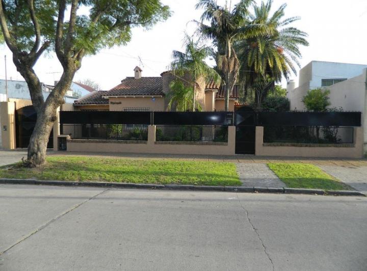 Casa · 255m² · 1 Ambiente · 1 Cochera