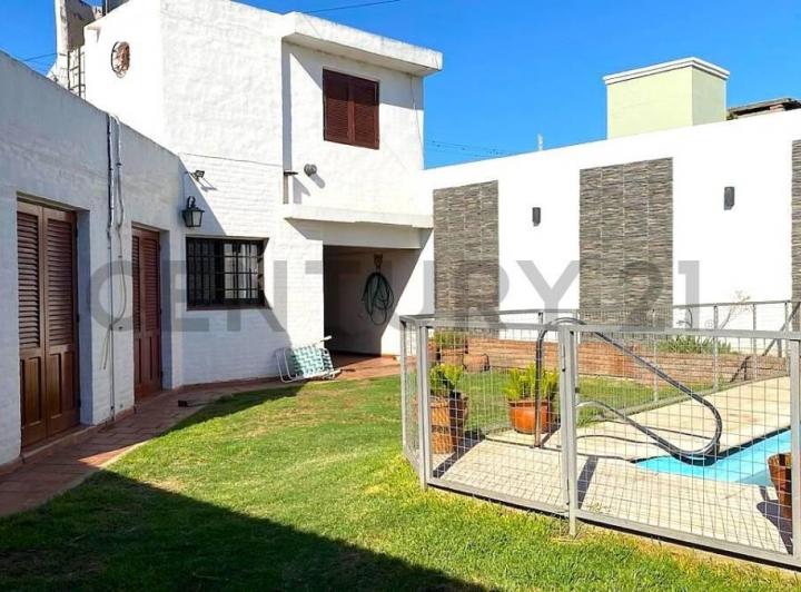 Casa · 204m² · 7 Ambientes · 4 Cocheras