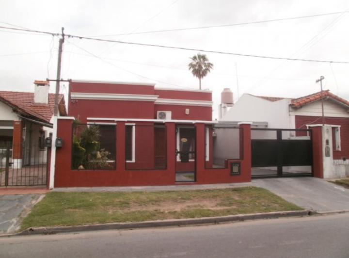 Casa · 105m² · 4 Ambientes · 2 Cocheras