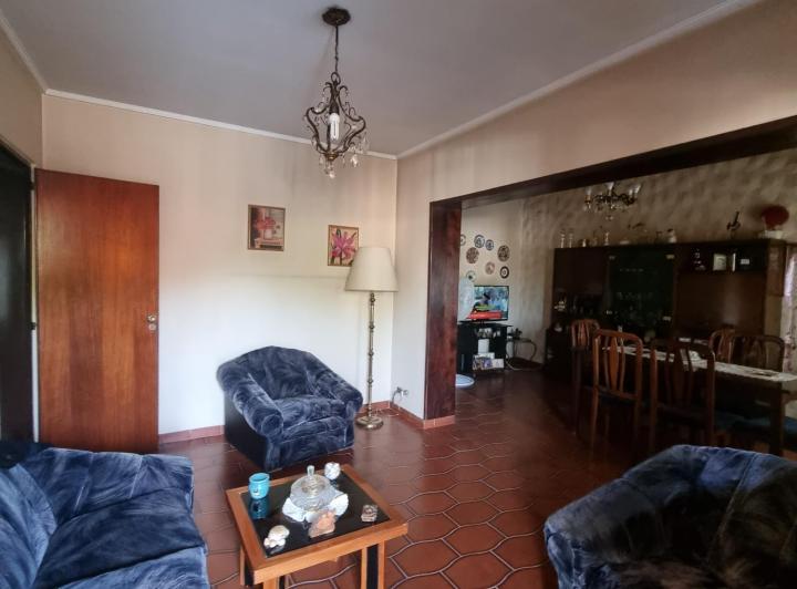 Casa · 80m² · 5 Ambientes · 6 Cocheras