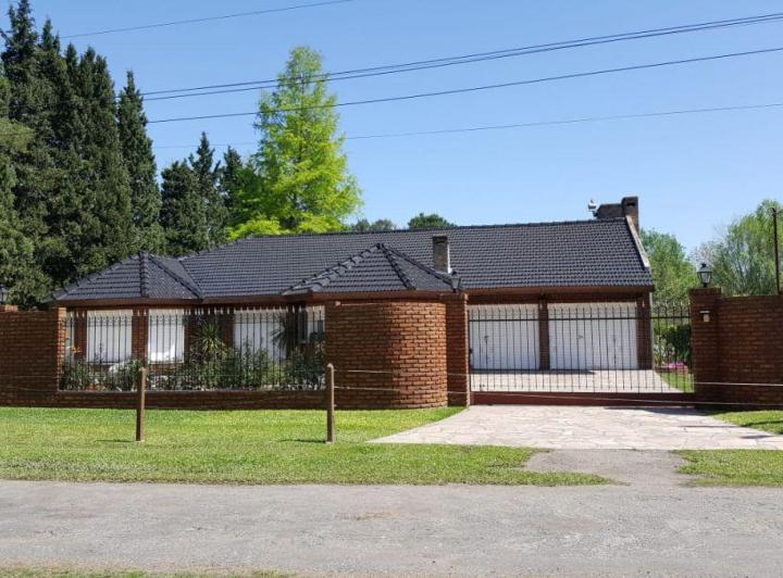 Casa · 150m² · 4 Ambientes · 3 Cocheras