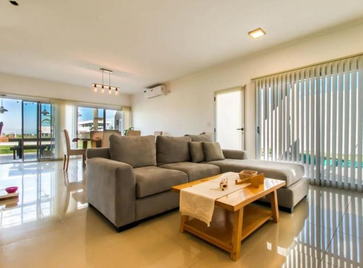 Casa · 130m² · 3 Ambientes · 2 Cocheras