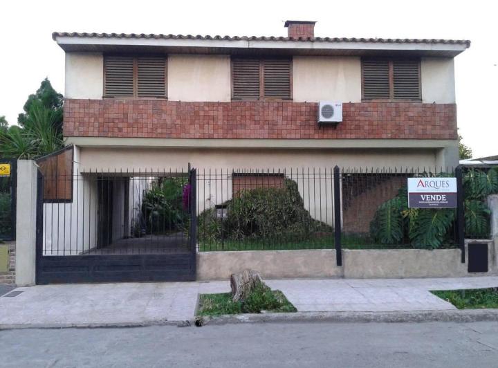 Casa · 194m² · 1 Ambiente · 2 Cocheras