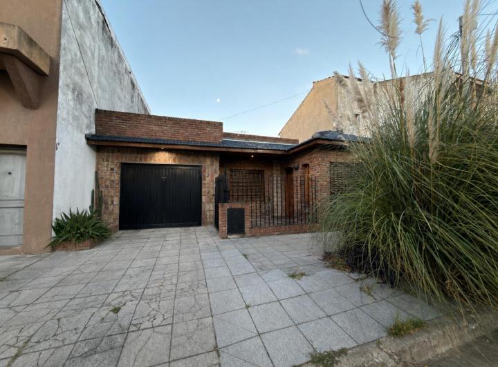 Casa · 130m² · 4 Ambientes · 4 Cocheras