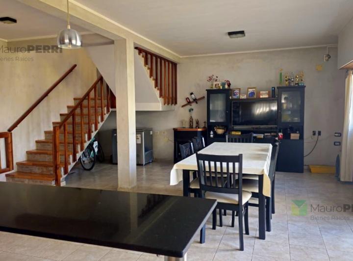 Casa · 164m² · 5 Ambientes · 2 Cocheras