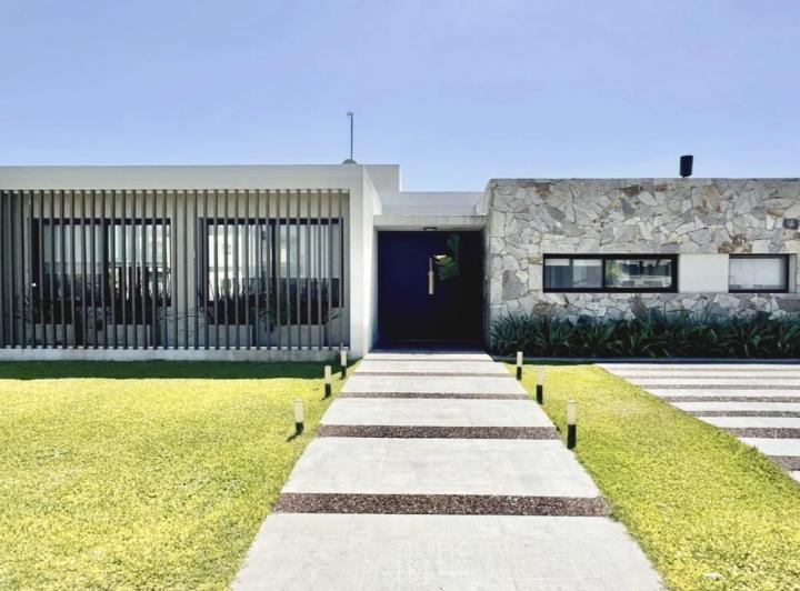 Casa · 177m² · 5 Ambientes · 5 Cocheras