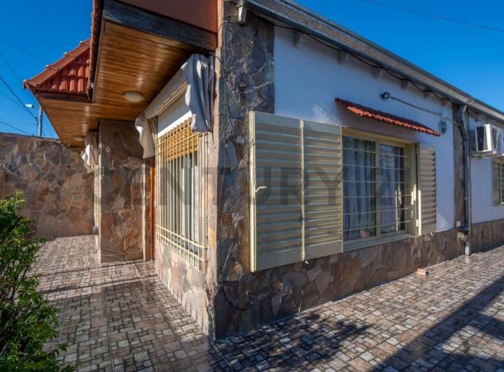 Casa · 77m² · 3 Ambientes · 1 Cochera