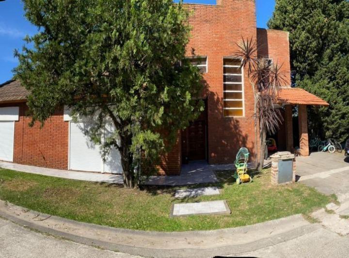 Casa · 128m² · 5 Ambientes · 3 Cocheras