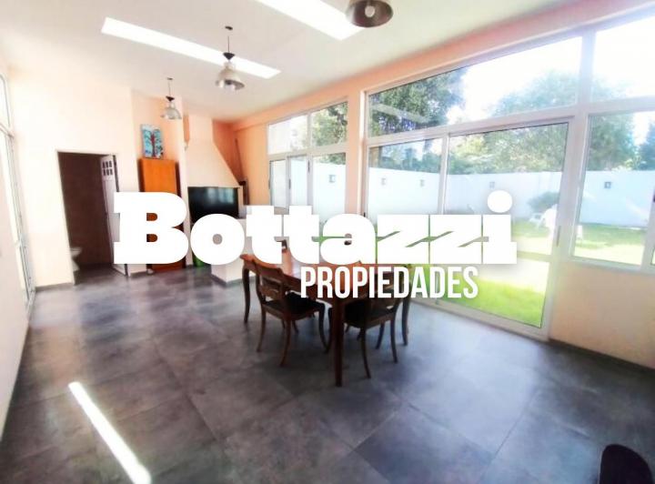 Casa · 150m² · 5 Ambientes · 2 Cocheras